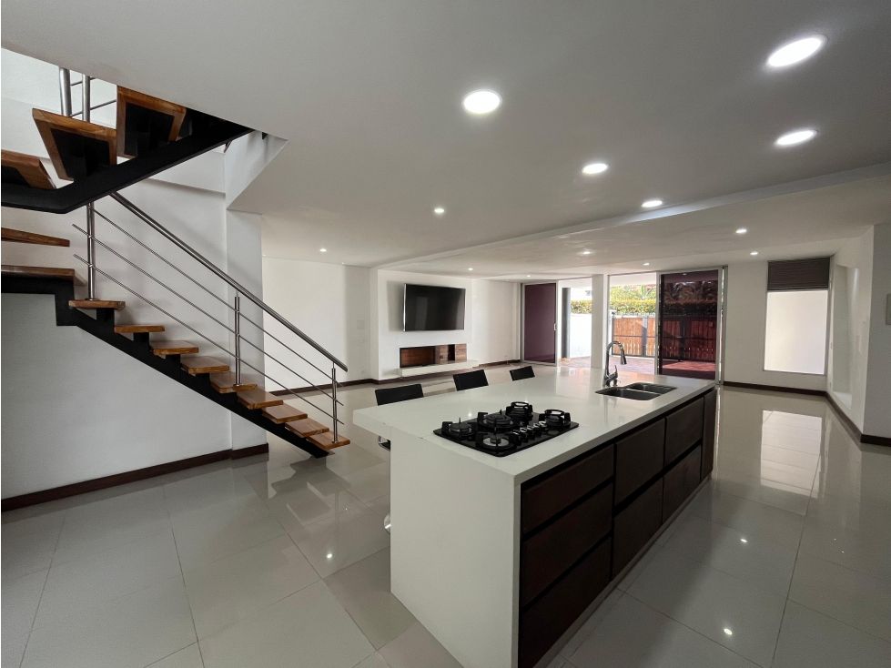 Casa en arriendo Antioquia Rionegro Centro 360 m2 Habitaciones 4 Baños 4 Garajes 2 Precio $5750000