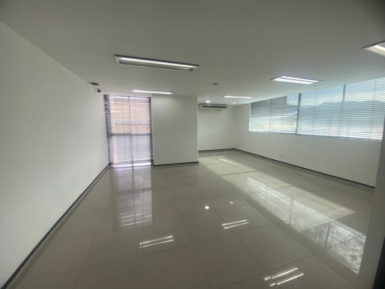 Oficina en arriendo Antioquia Medellín El Salvador 50 m2 Habitaciones 0 Baños 1 Garajes 2 Precio $5100000