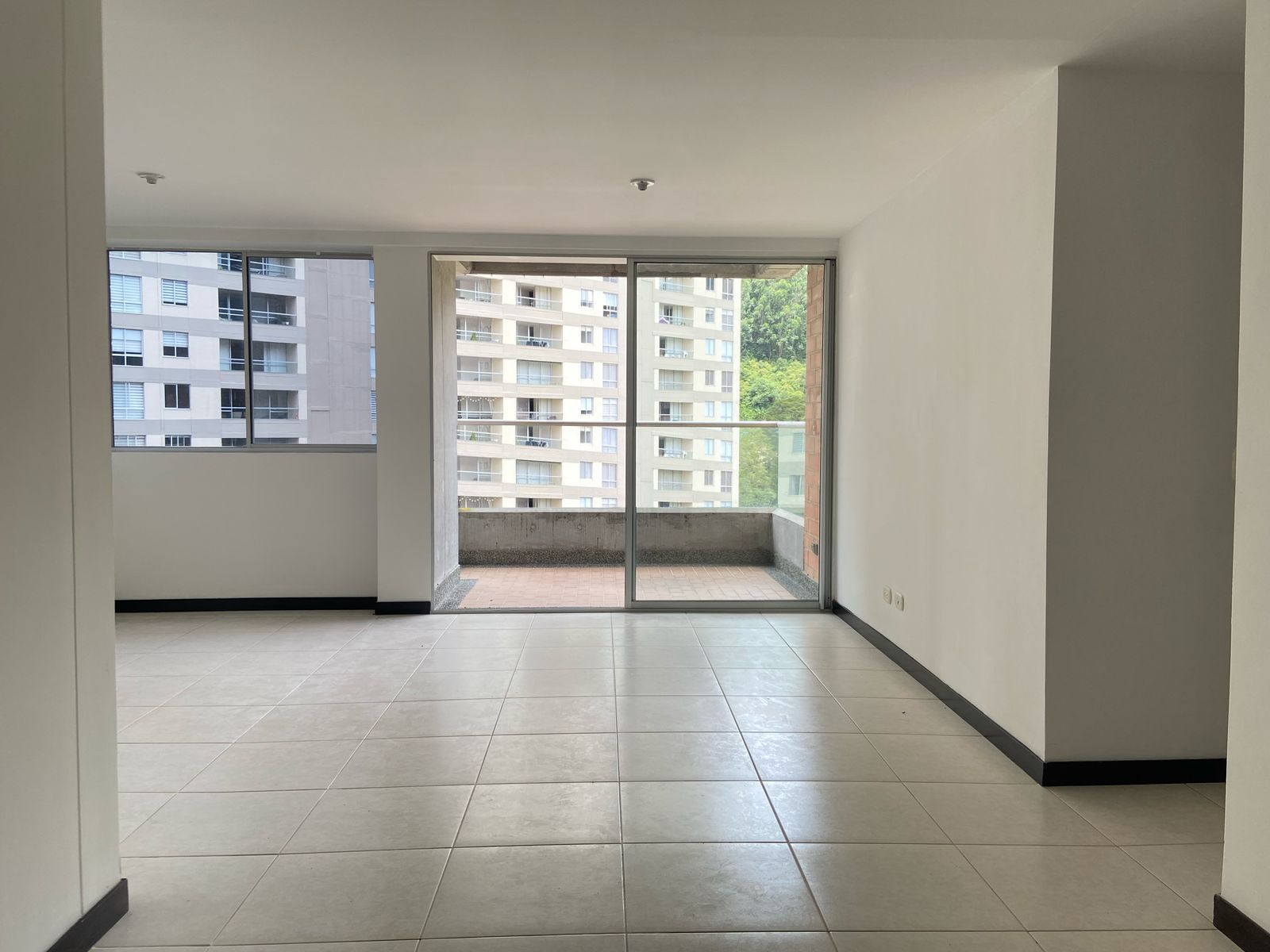 Apartamento en arriendo Antioquia El Retiro Corvisol 90 m2 Habitaciones 3 Baños 2 Garajes 1 Precio $3200000