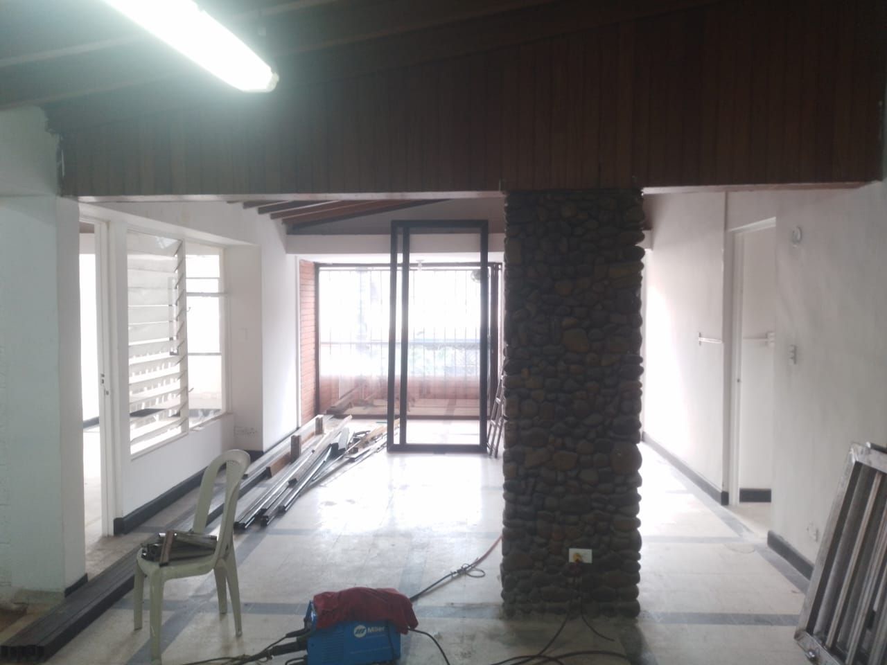 Oficina en arriendo Antioquia Medellín El Castillo 220 m2 Habitaciones 0 Baños 4 Garajes 1 Precio $6500000