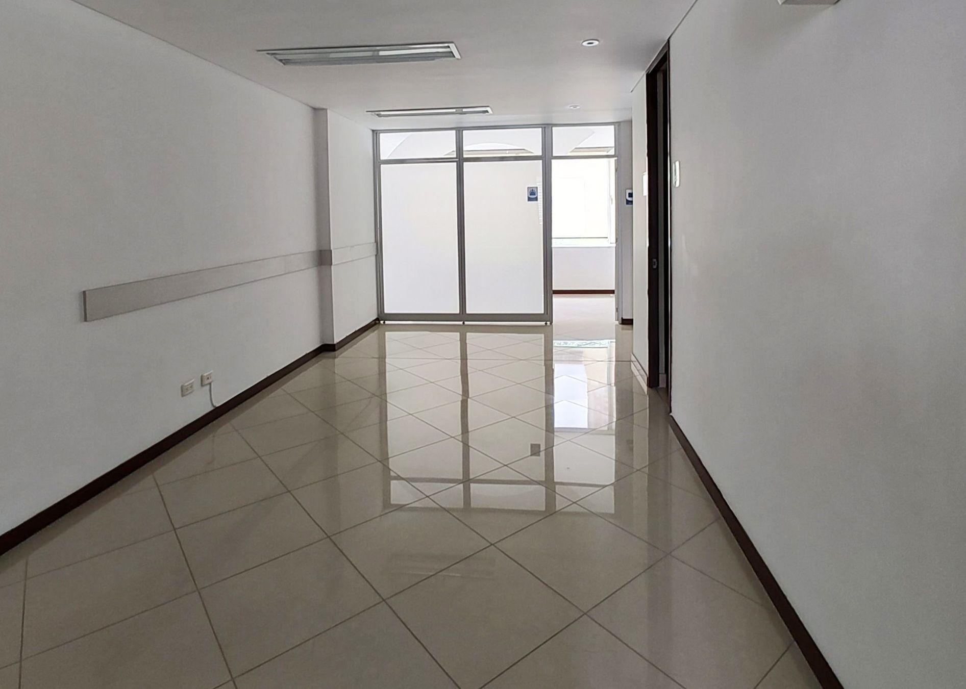Oficina en arriendo o venta Antioquia Medellín Castropol 42 m2 Habitaciones 0 Baños 1 Garajes 1 Precio venta $440000000 Precio arriendo $3300000