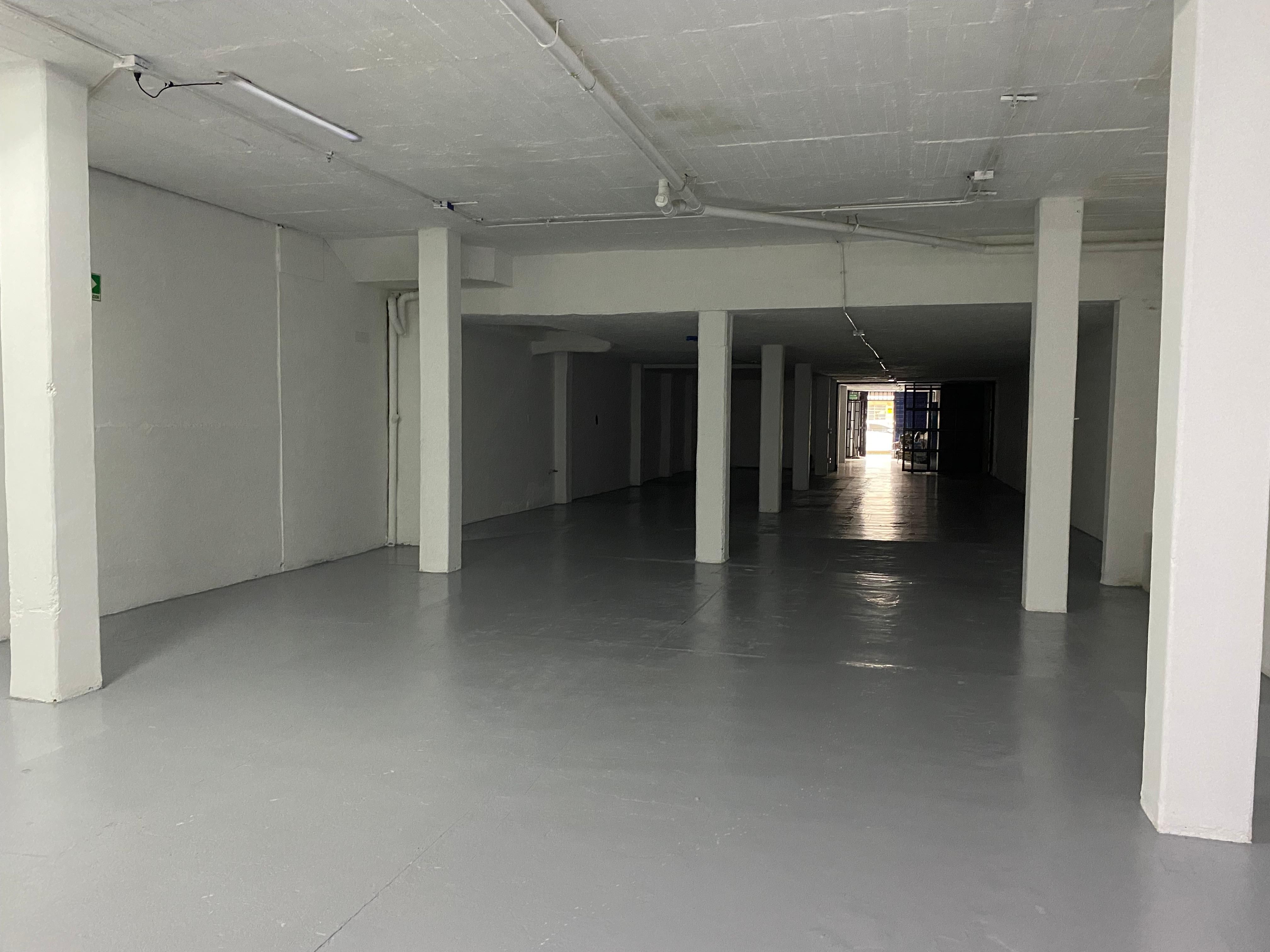 Bodega en arriendo Antioquia Medellín Rosales 280 m2 Habitaciones 0 Baños 2 Garajes 0 Precio $8500000