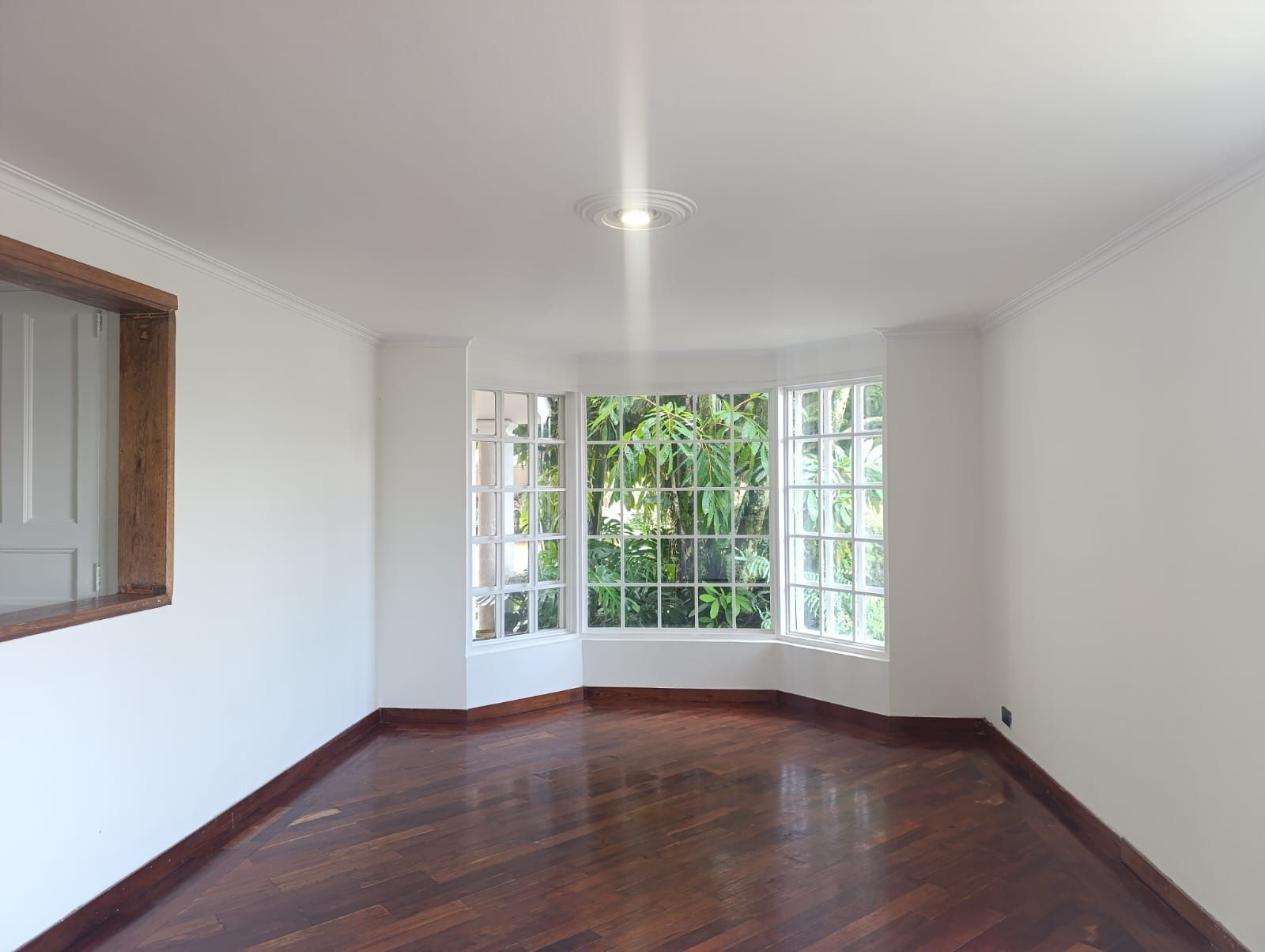 Casa en arriendo o venta Antioquia Medellín El Tesoro 324 m2 Habitaciones 4 Baños 4 Garajes 2 Precio venta $2200000000 Precio arriendo $15100000