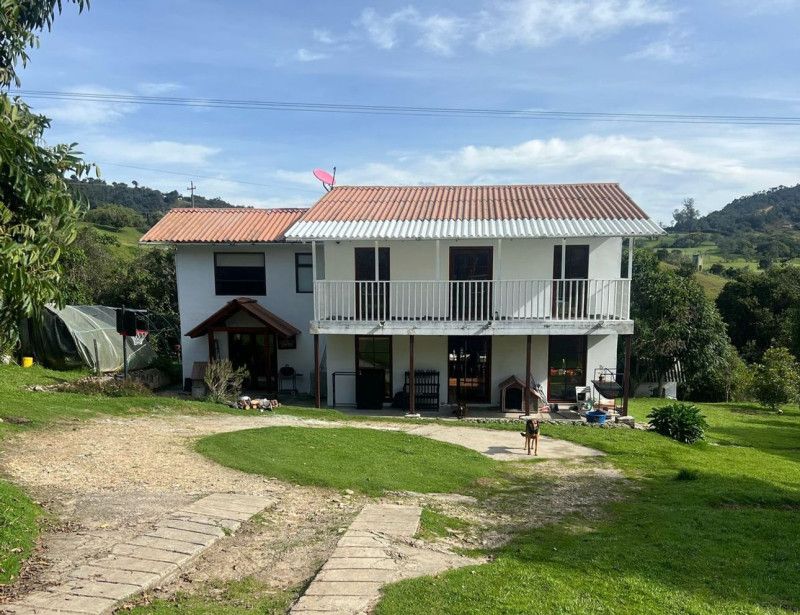 Casa en arriendo Cundinamarca La Calera La Calera 300 m2 Habitaciones 3 Baños 3 Garajes 6 Precio $4500000