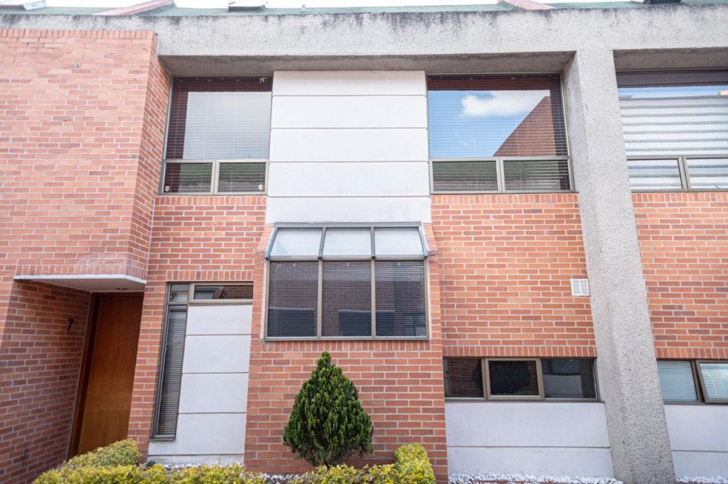 Casa en venta Cundinamarca Bogotá Bosque De Pinos 284 m2 Habitaciones 4 Baños 5 Garajes 3 Precio $1800000000