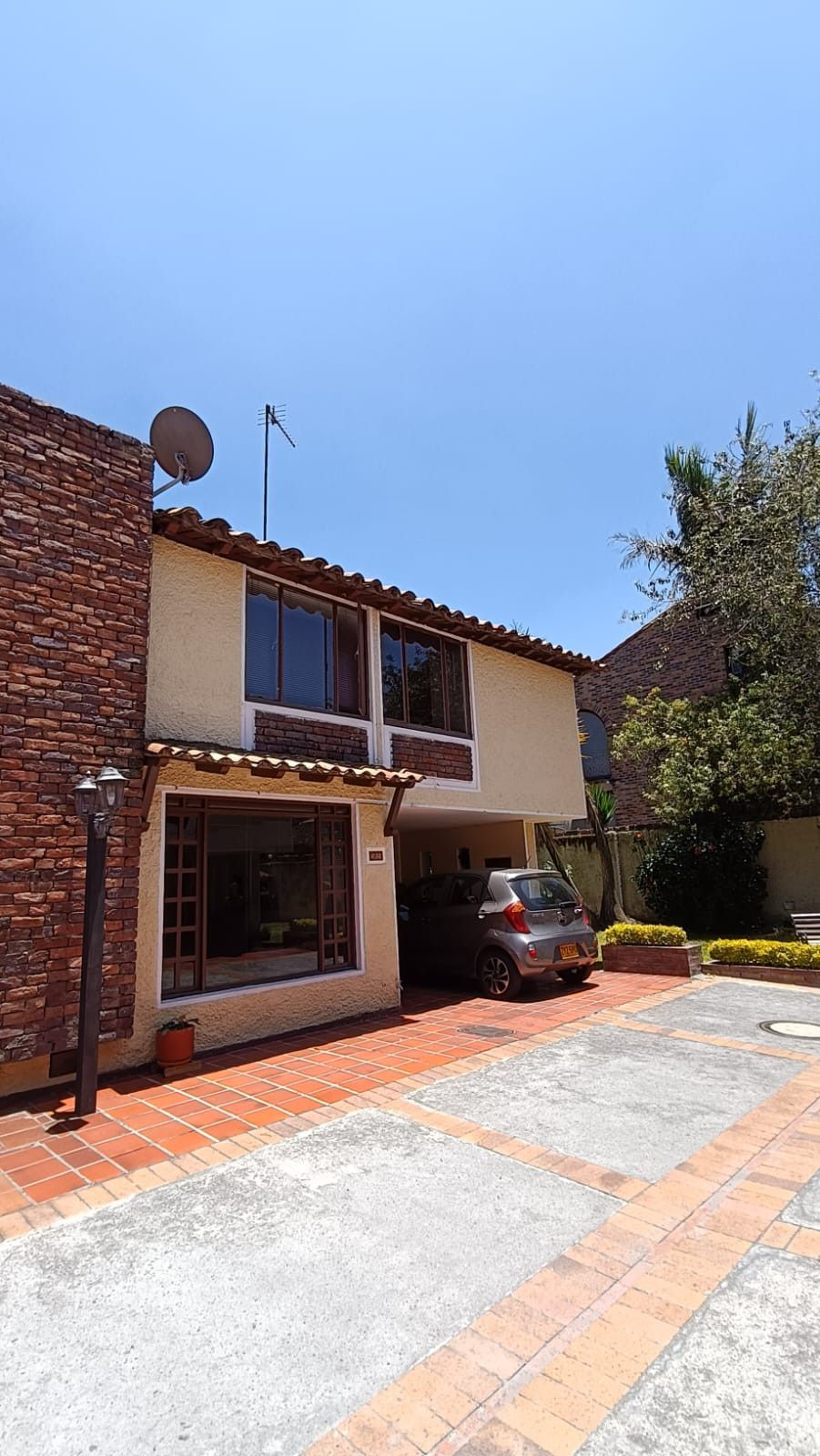 Casa en venta Cundinamarca Bogotá Cedro Narvaez 138 m2 Habitaciones 4 Baños 4 Garajes 2 Precio $750000000
