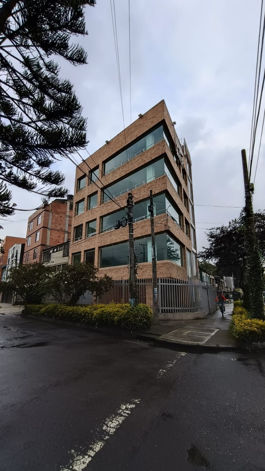 Edificio en arriendo Cundinamarca Bogotá San Luis 1204 m2 Habitaciones 0 Baños 10 Garajes 4 Precio $48000000