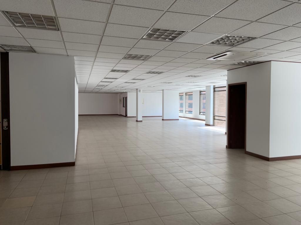 Oficina en arriendo Cundinamarca Bogotá Chico 725 m2 Habitaciones 0 Baños 4 Garajes 13 Precio $54000000