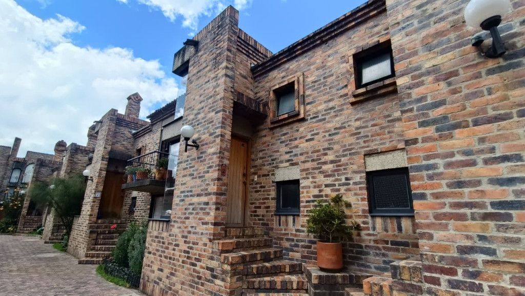 Casa en venta Cundinamarca Bogotá Cedro Narvaez 169 m2 Habitaciones 3 Baños 5 Garajes 1 Precio $900000000