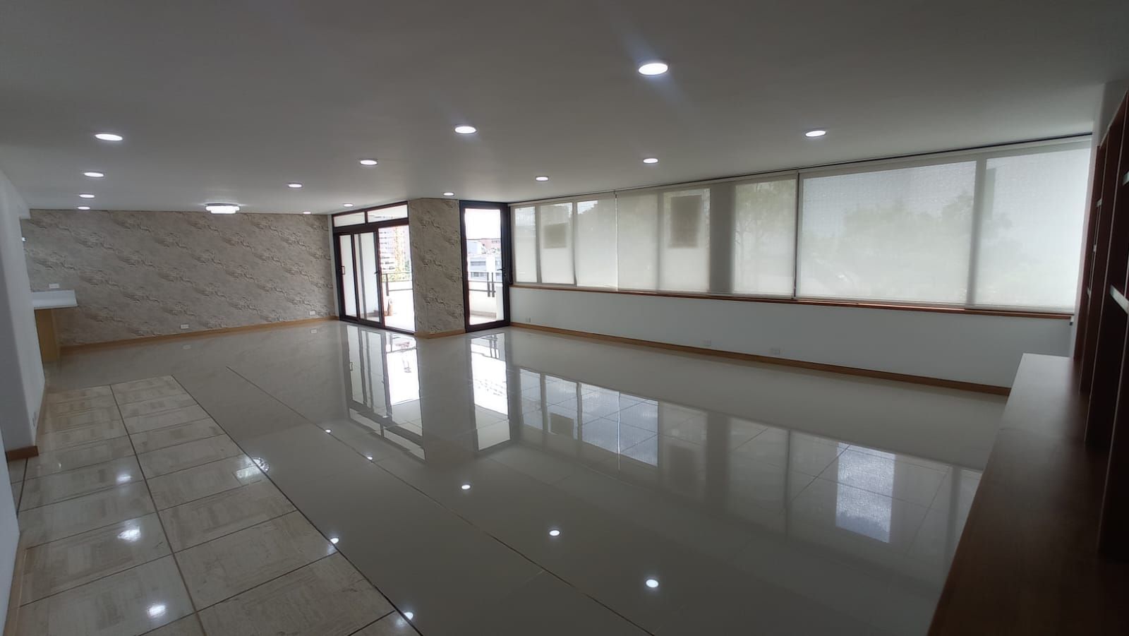 Apartamento en arriendo Antioquia Medellín La Linde 214 m2 Habitaciones 3 Baños 4 Garajes 1 Precio $12000000