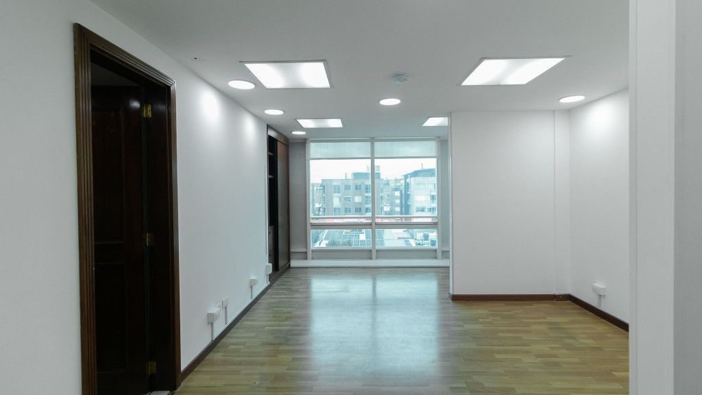 Oficina en venta Cundinamarca Bogotá Santa Barbara Occidental 35 m2 Habitaciones 0 Baños 2 Garajes 1 Precio $270000000
