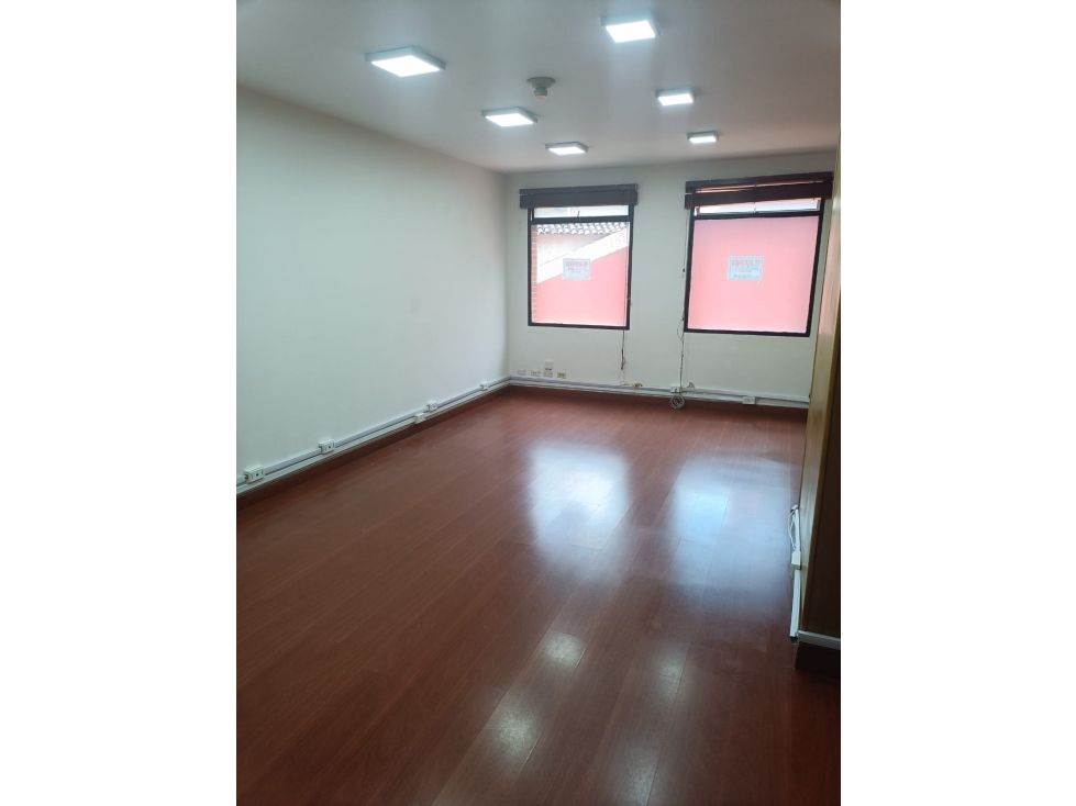 Oficina en arriendo Cundinamarca Bogotá Gustavo Restrepo 30 m2 Habitaciones 0 Baños 1 Garajes 0 Precio $2215000