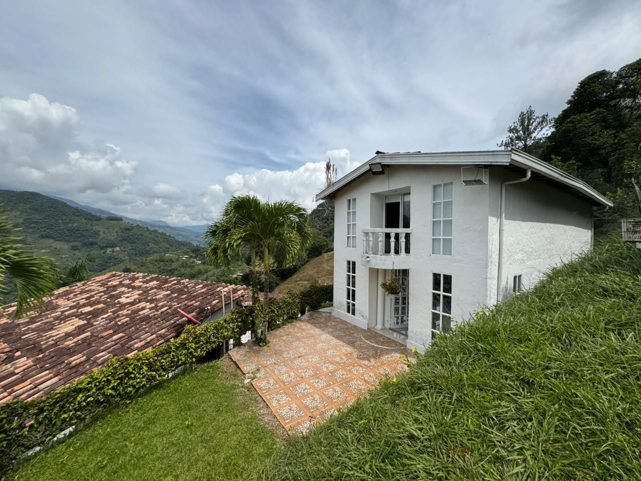 Finca en venta Antioquia Cocorná Vereda El Cedro 260 m2 Habitaciones 6 Baños 3 Garajes 6 Precio $650000000
