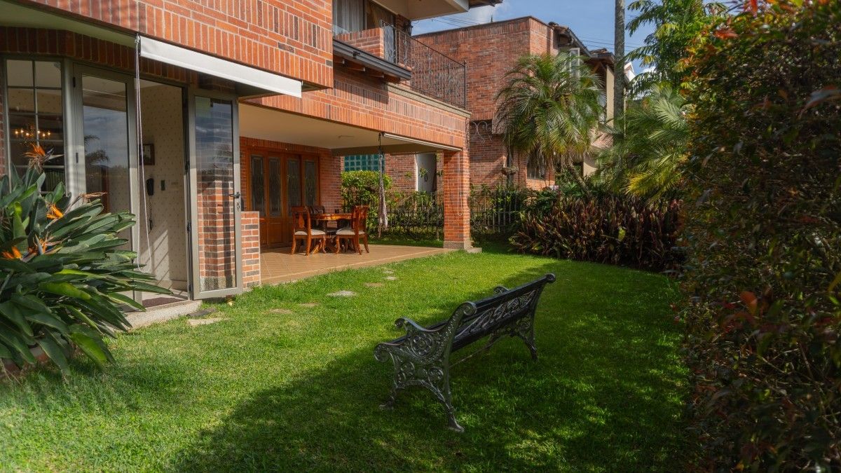 Casa en venta Antioquia Medellín Alto De Misael 432 m2 Habitaciones 5 Baños 6 Garajes 2 Precio $2900000000