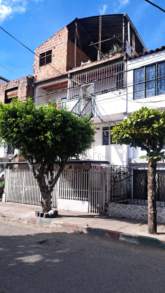 Casa en venta Valle Del Cauca Cali San Judas Tadeo Ii 472 m2 Habitaciones 12 Baños 6 Garajes 0 Precio $570000000