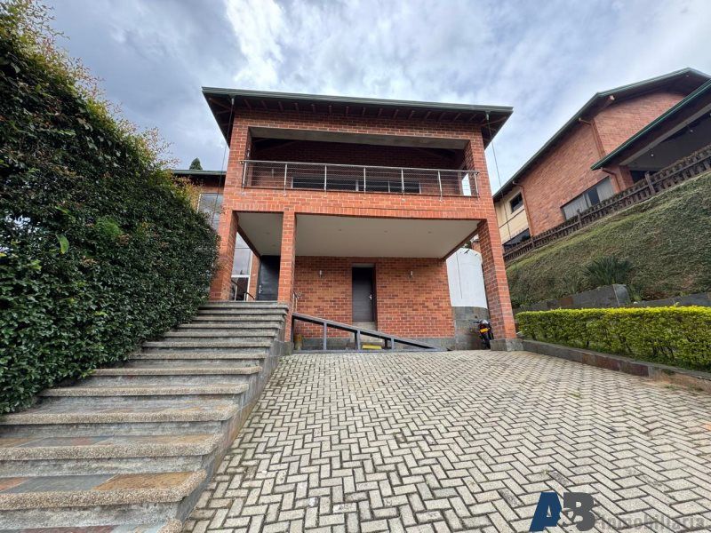 Casa en venta Antioquia Sabaneta Vereda La Doctora 470 m2 Habitaciones 4 Baños 5 Garajes 1 Precio $1800000000