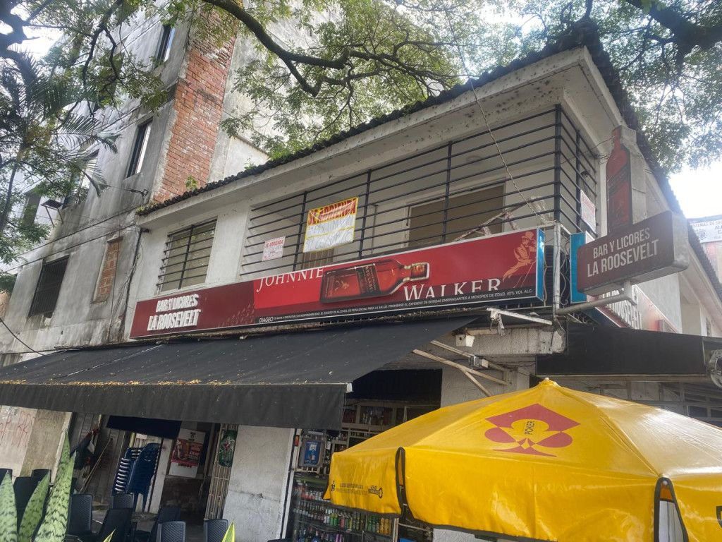 Local en arriendo Valle Del Cauca Cali Tequendama 300 m2 Habitaciones 0 Baños 4 Garajes 0 Precio $2200000