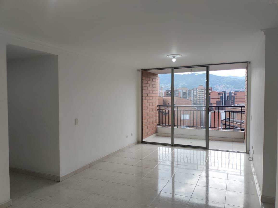 Apartamento en arriendo Antioquia Envigado Jardines 100 m2 Habitaciones 3 Baños 2 Garajes 1 Precio $4150000