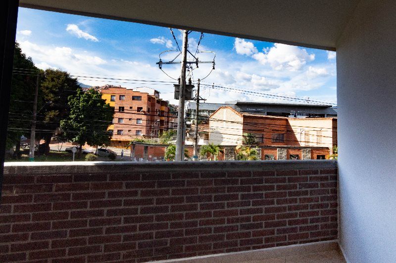 Apartaestudio en arriendo Antioquia Medellín San Javier No1 21 m2 Habitaciones 1 Baños 1 Garajes 1 Precio $1100000