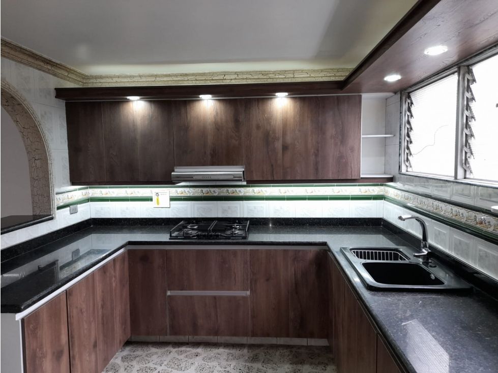 Casa en arriendo Antioquia Medellín Rosales 240 m2 Habitaciones 4 Baños 3 Garajes 1 Precio $4900000