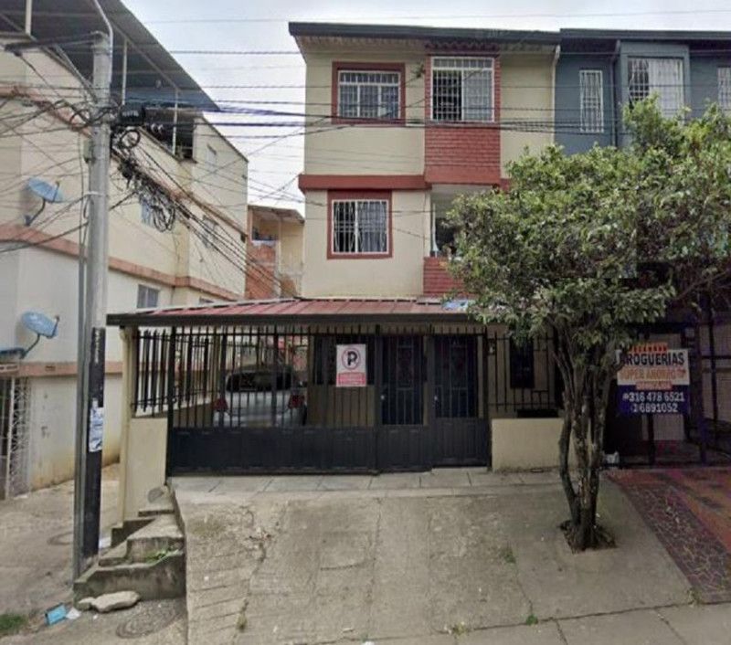 Casa en venta Santander Floridablanca El Carmen Iii Etapa 221 m2 Habitaciones 8 Baños 5 Garajes 0 Precio $580000000