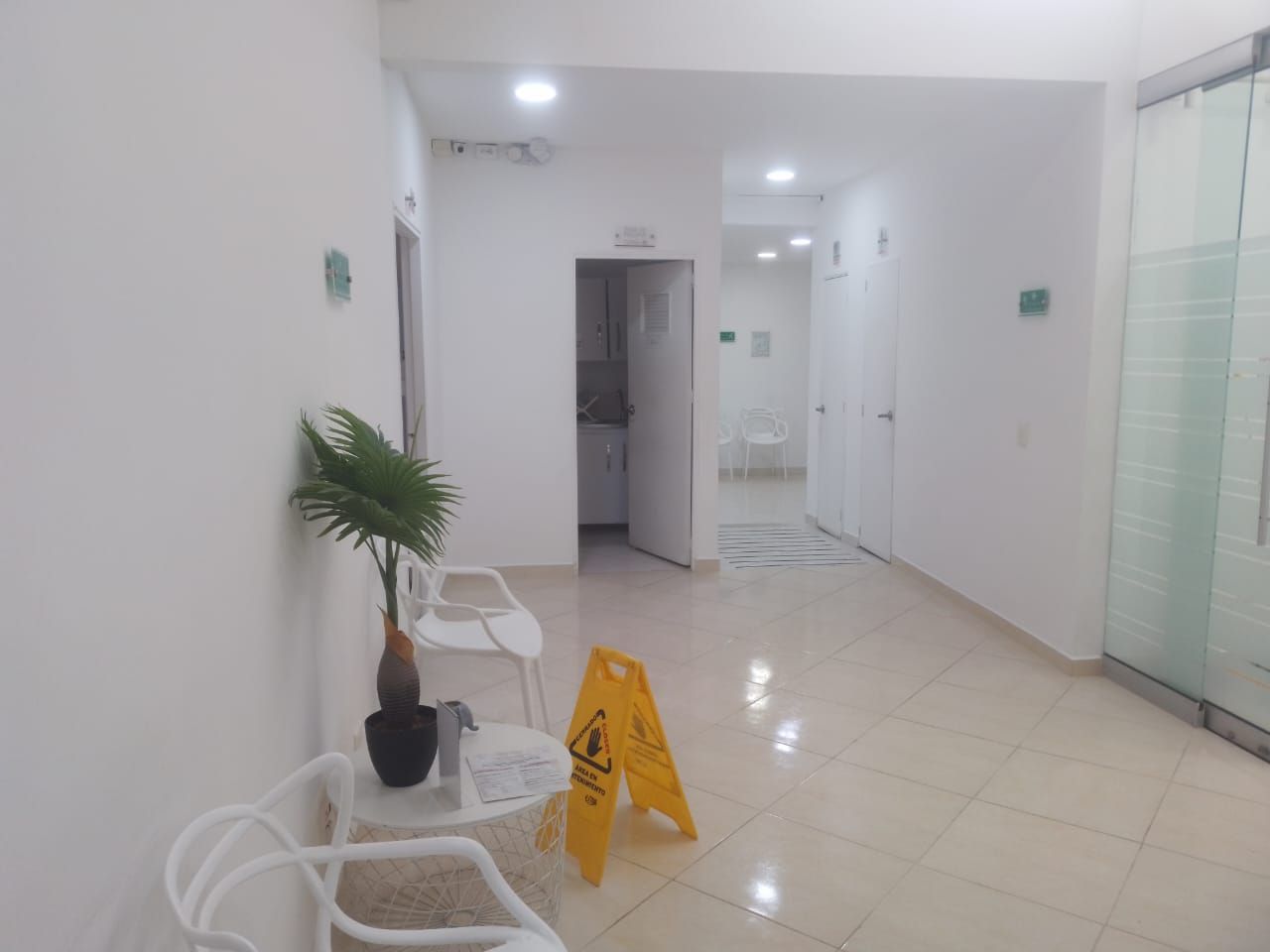 Oficina en arriendo Antioquia Medellín Los Conquistadores 250 m2 Habitaciones 0 Baños 6 Garajes 0 Precio $19000000