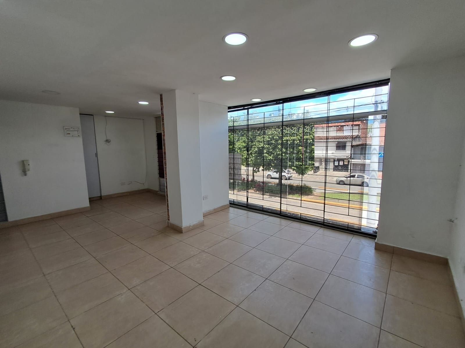 Oficina en arriendo Antioquia Medellín Rosales 40 m2 Habitaciones 0 Baños 1 Garajes 0 Precio $1900000