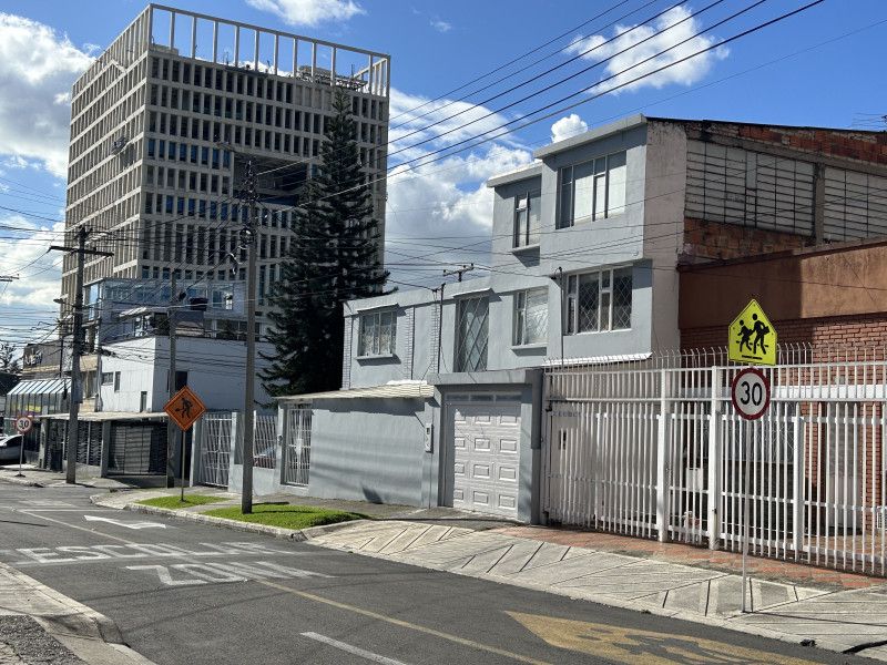 Casa en venta Cundinamarca Bogotá José Joaquín Vargas 271 m2 Habitaciones 6 Baños 5 Garajes 1 Precio $1100000000