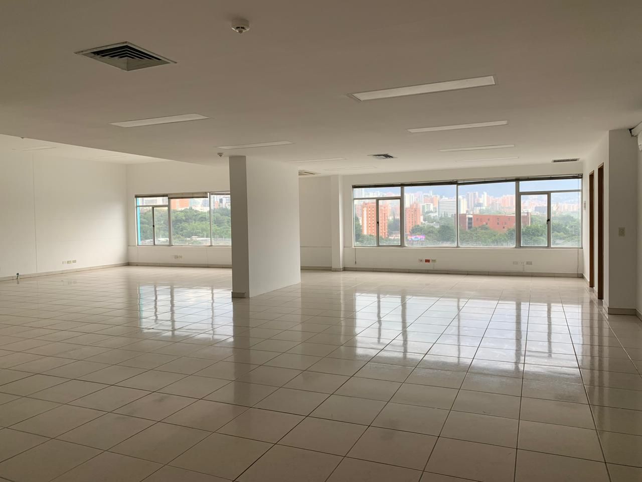Oficina en arriendo Antioquia Medellín Simesa 142 m2 Habitaciones 0 Baños 1 Garajes 0 Precio $13600000