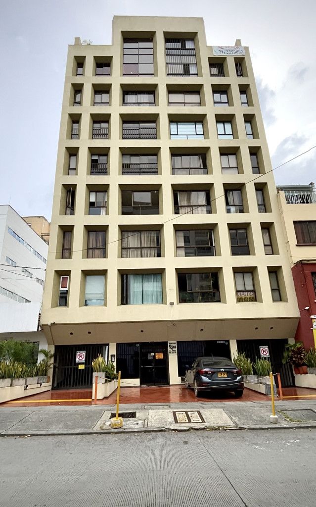 Apartamento en venta Valle Del Cauca Cali Granada 142 m2 Habitaciones 3 Baños 4 Garajes 2 Precio $395000000