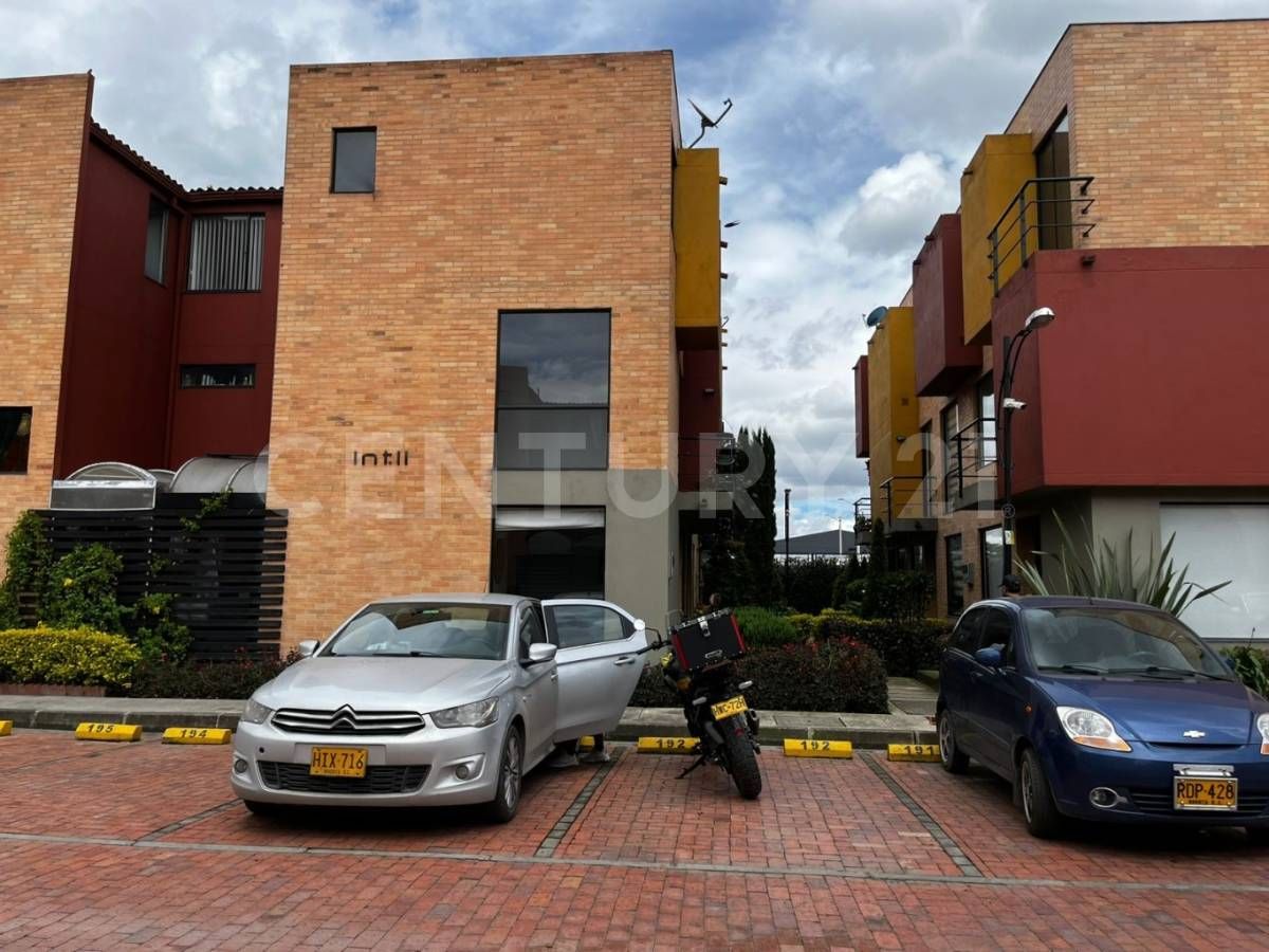 Casa en venta Cundinamarca Mosquera Cr Santillana 85 m2 Habitaciones 3 Baños 2 Garajes 1 Precio $340000000