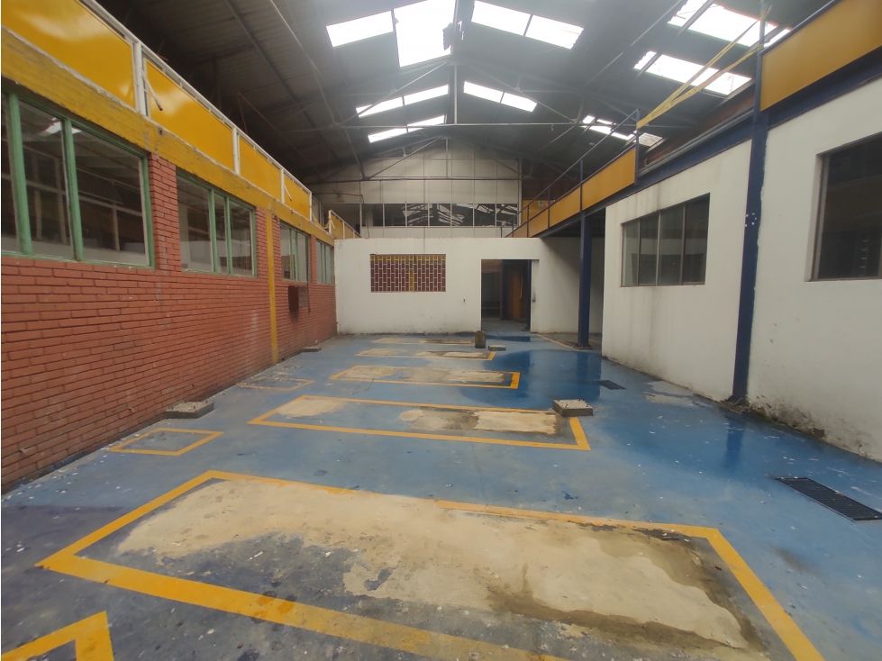 Bodega en arriendo o venta Cundinamarca Bogotá Paloquemao 1939 m2 Habitaciones 0 Baños 3 Garajes 0 Precio venta $3300000000 Precio arriendo $25000000