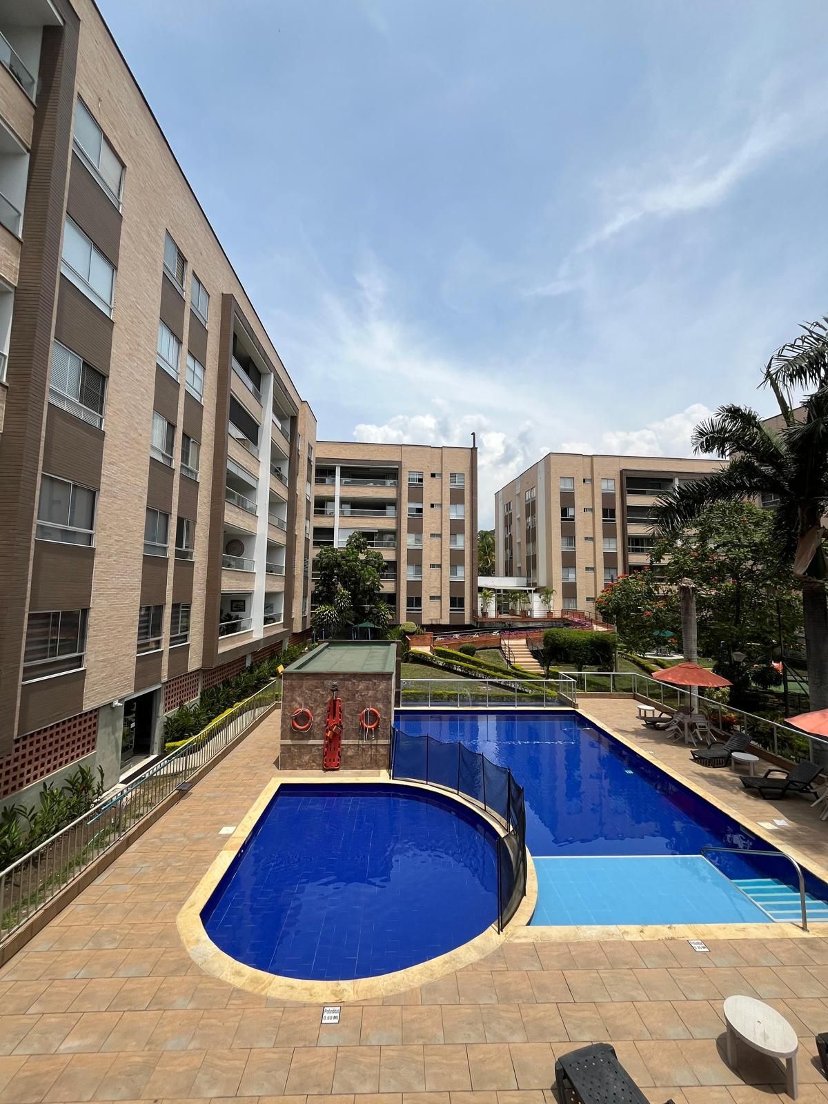 Apartamento en venta Valle Del Cauca Cali Parcelaciones Pance 224 m2 Habitaciones 3 Baños 5 Garajes 3 Precio $1200000000