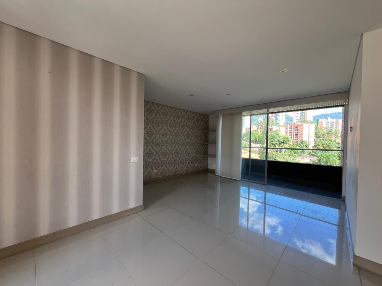 Apartamento en arriendo Antioquia Envigado Zúñiga 118 m2 Habitaciones 3 Baños 4 Garajes 2 Precio $6350000