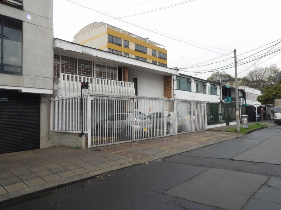 Casa en arriendo Cundinamarca Bogotá La Castellana 396 m2 Habitaciones 1 Baños 6 Garajes 4 Precio $9000000
