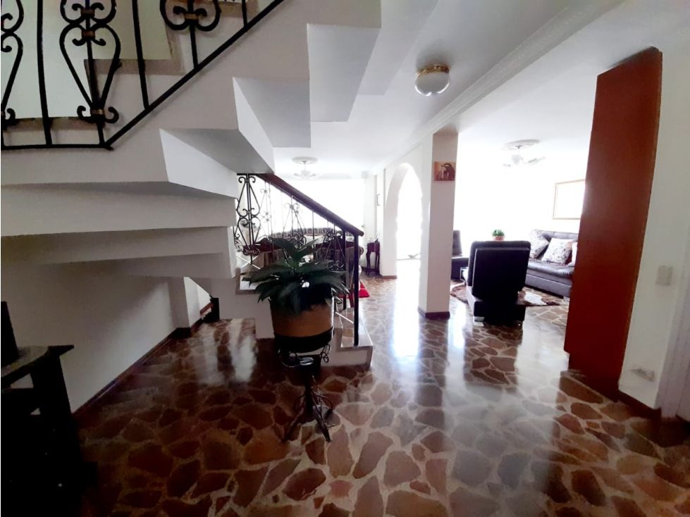 Casa en venta Risaralda Pereira Belmonte A 300 m2 Habitaciones 3 Baños 2 Garajes 1 Precio $410000000