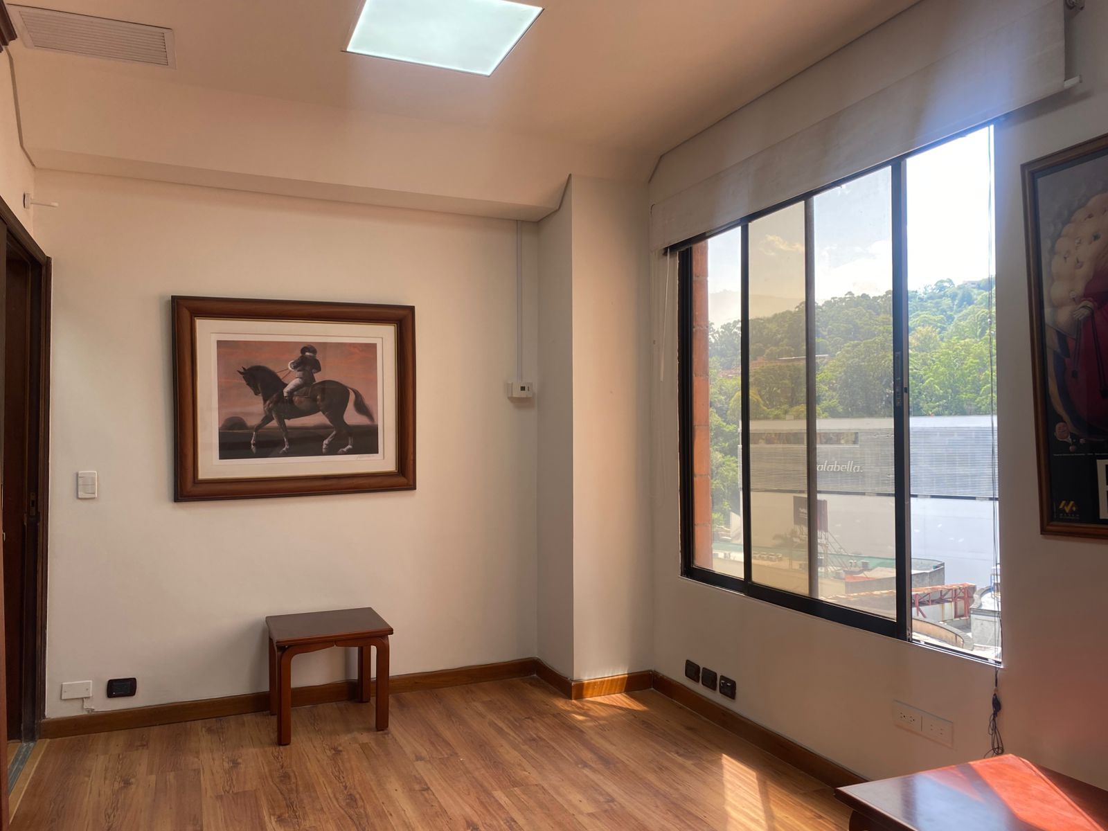 Oficina en arriendo Antioquia Medellín San Diego 30 m2 Habitaciones 0 Baños 1 Garajes 1 Precio $2500000