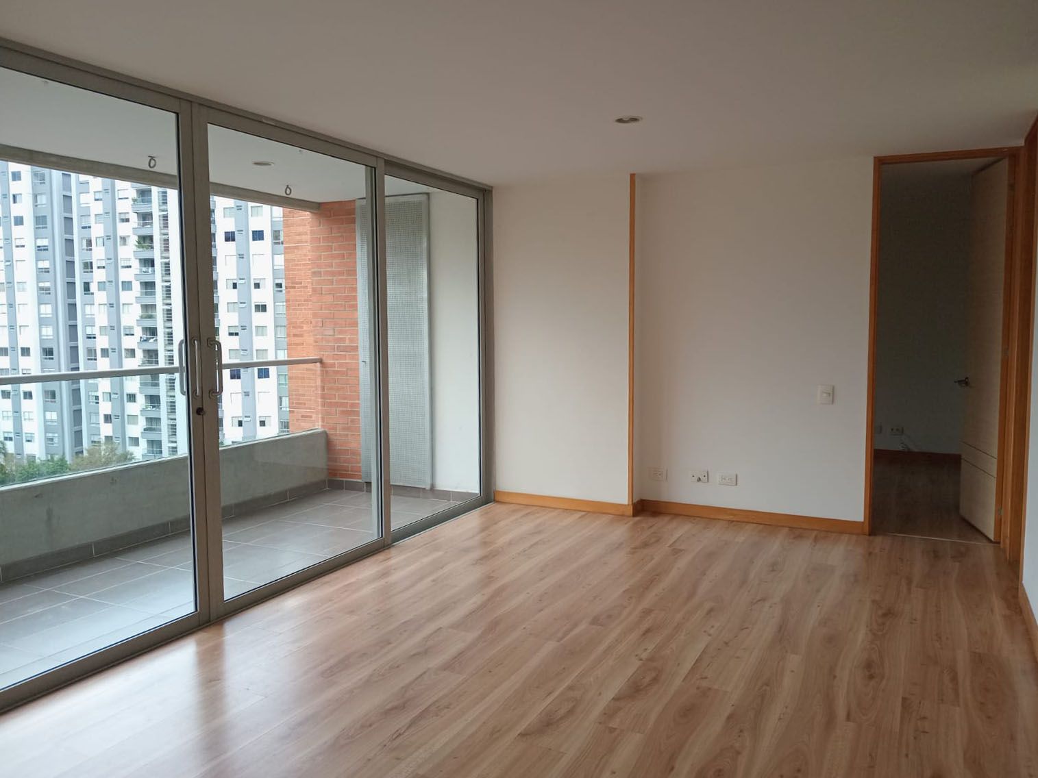 Apartamento en arriendo Antioquia Envigado Polideportivo Sur 100 m2 Habitaciones 2 Baños 3 Garajes 2 Precio $5200000