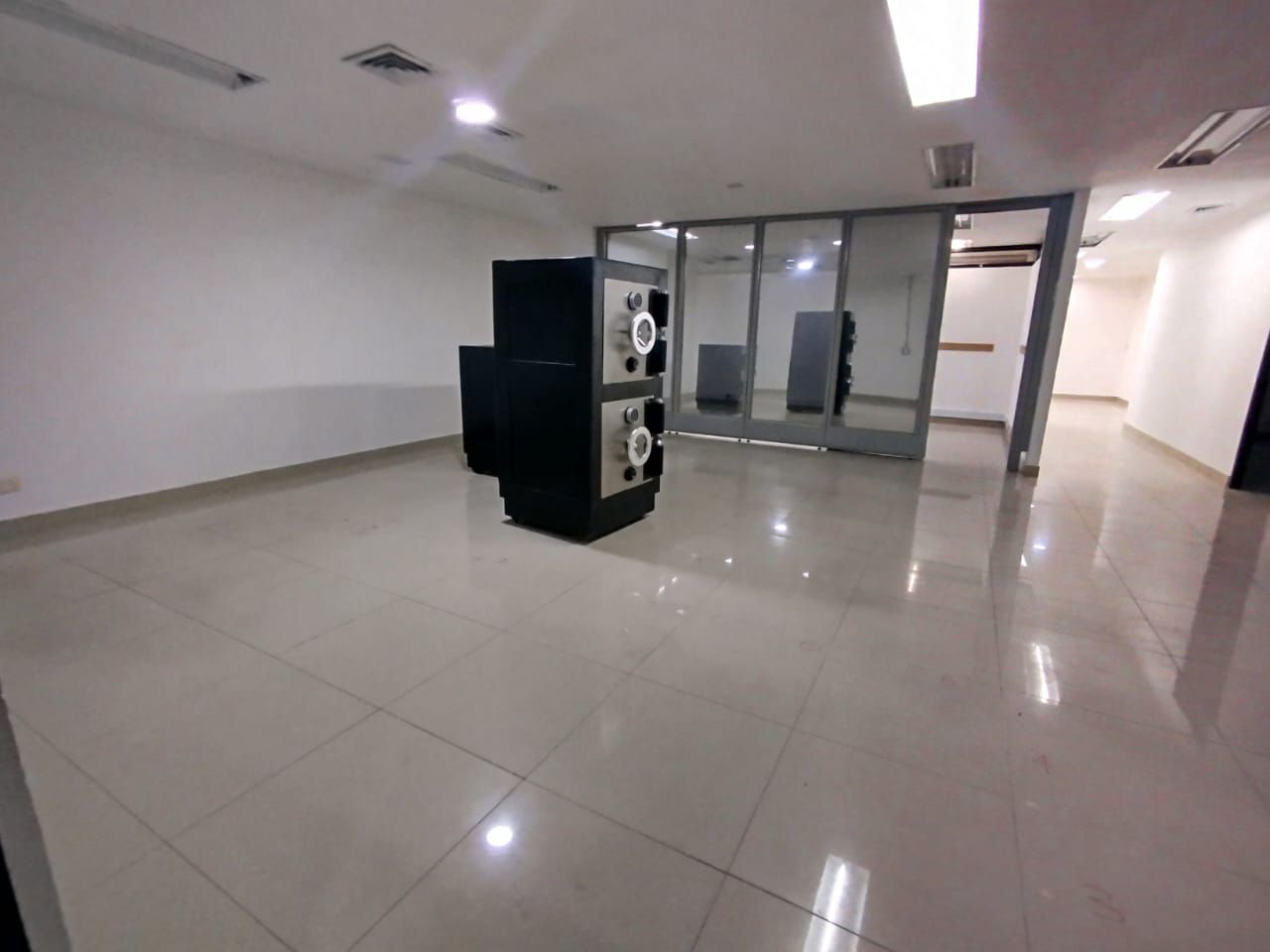 Oficina en arriendo Antioquia Medellín Guayabal 165 m2 Habitaciones 0 Baños 0 Garajes 2 Precio $15000000