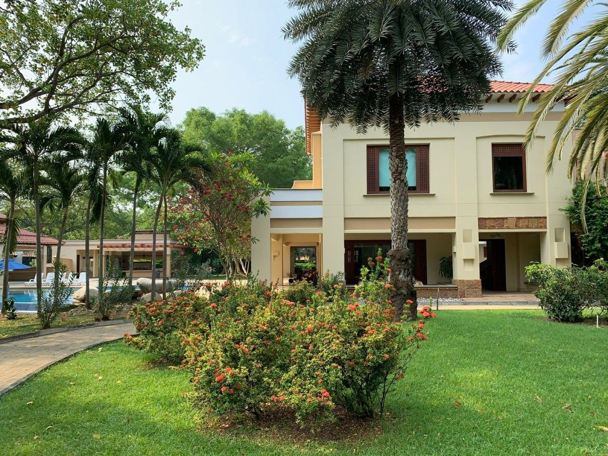 Finca en venta Antioquia Santafé De Antioquia Corregimiento Tonusco 27850 m2 Habitaciones 6 Baños 6 Garajes 6 Precio $7900000000