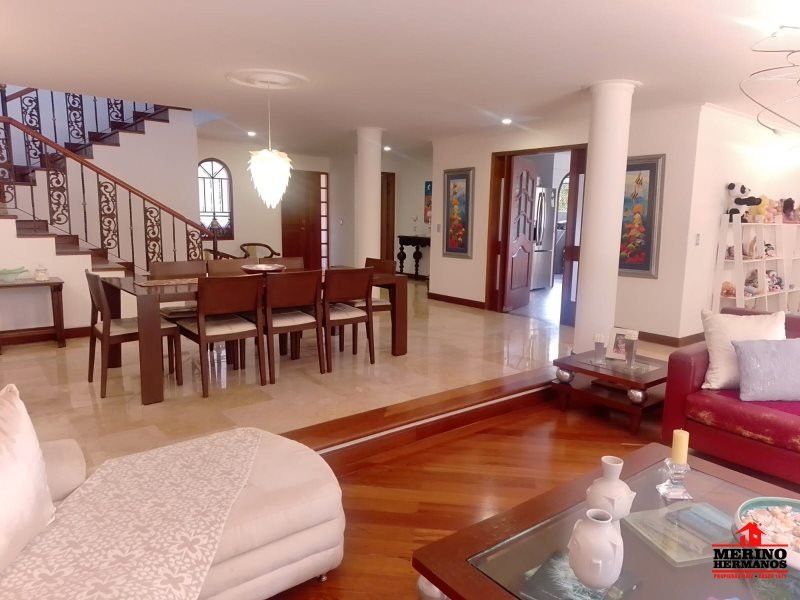 Casa en arriendo Antioquia Medellín Santa Rosa De Lima 360 m2 Habitaciones 4 Baños 5 Garajes 4 Precio $15000000