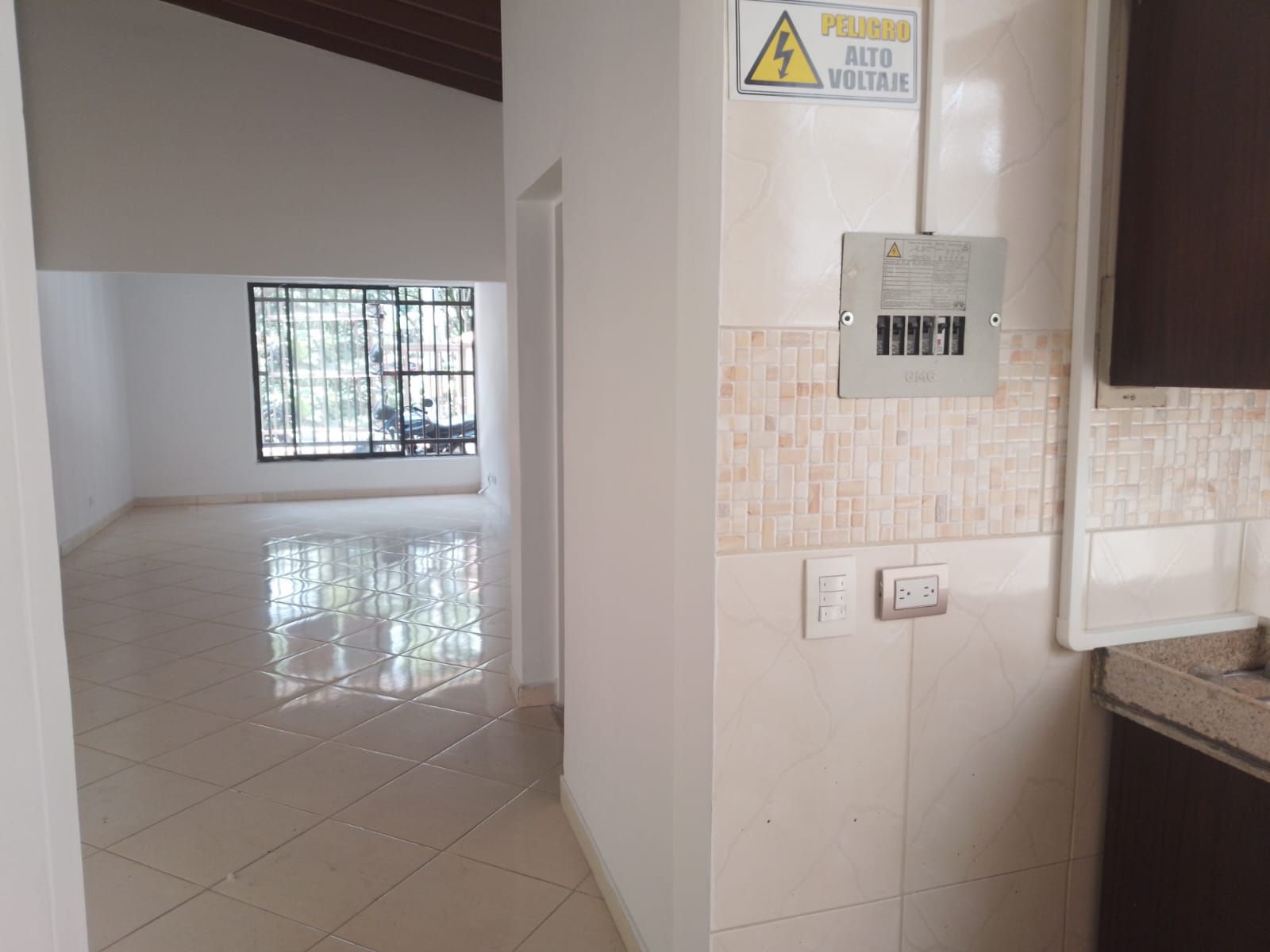 Oficina en arriendo Antioquia Envigado La Mesa 200 m2 Habitaciones 0 Baños 2 Garajes 1 Precio $16000000