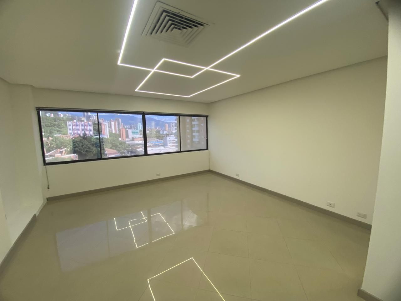 Oficina en arriendo Antioquia Medellín La Candelaria 37 m2 Habitaciones 0 Baños 1 Garajes 1 Precio $3500000