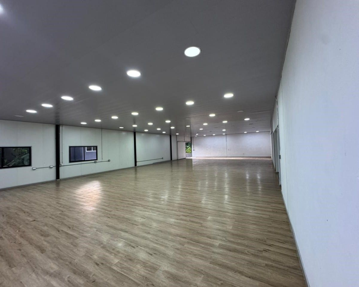 Oficina en arriendo Antioquia Envigado Camino Verde De Los Naranjos 300 m2 Habitaciones 0 Baños 4 Garajes 6 Precio $21500000