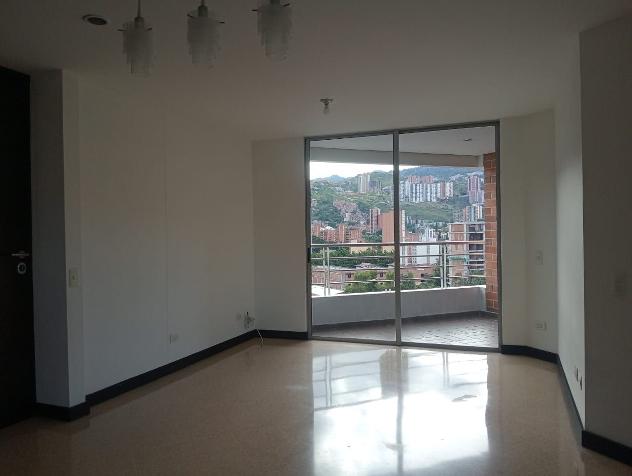 Apartamento en arriendo Antioquia Medellín El Velodromo 95 m2 Habitaciones 3 Baños 2 Garajes 2 Precio $3700000