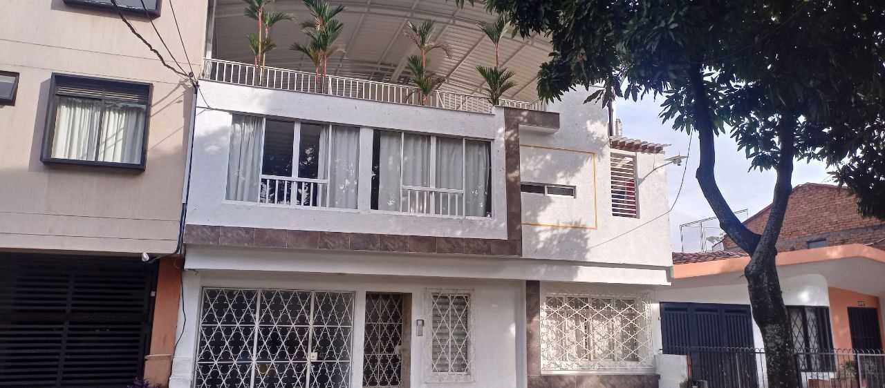 Casa en arriendo Valle Del Cauca Cali Prados Del Norte 800 m2 Habitaciones 6 Baños 4 Garajes 5 Precio $9500000