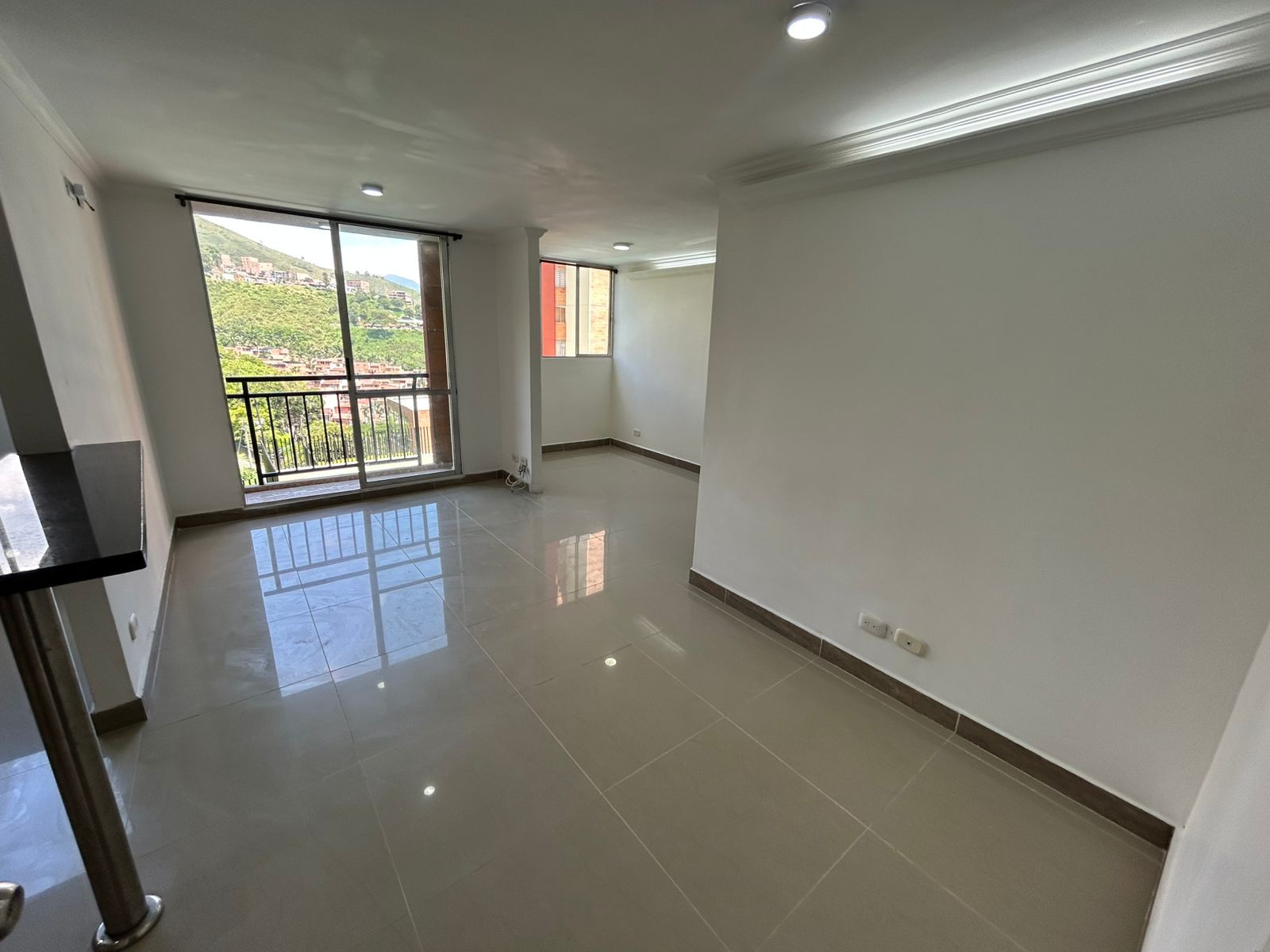 Apartamento en arriendo Antioquia Medellín La Colina 58 m2 Habitaciones 2 Baños 2 Garajes 0 Precio $2000000
