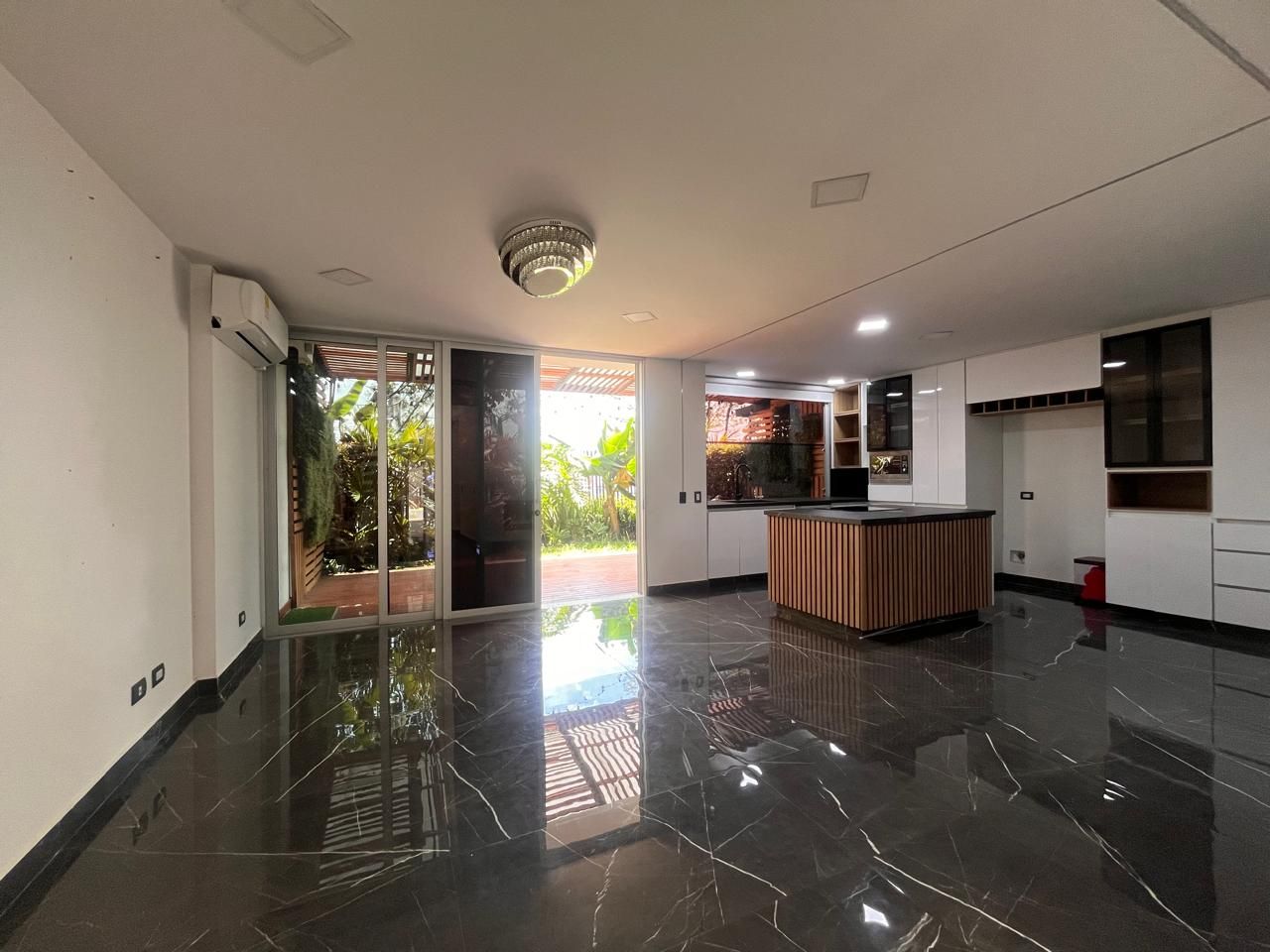 Casa en arriendo Antioquia Envigado Loma Del Atravesado 347 m2 Habitaciones 3 Baños 5 Garajes 2 Precio $14300000