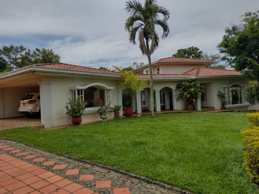 Casa Campestre en venta Valle Del Cauca Cali Parcelaciones Pance 330 m2 Habitaciones 5 Baños 5 Garajes 4 Precio $1550000000