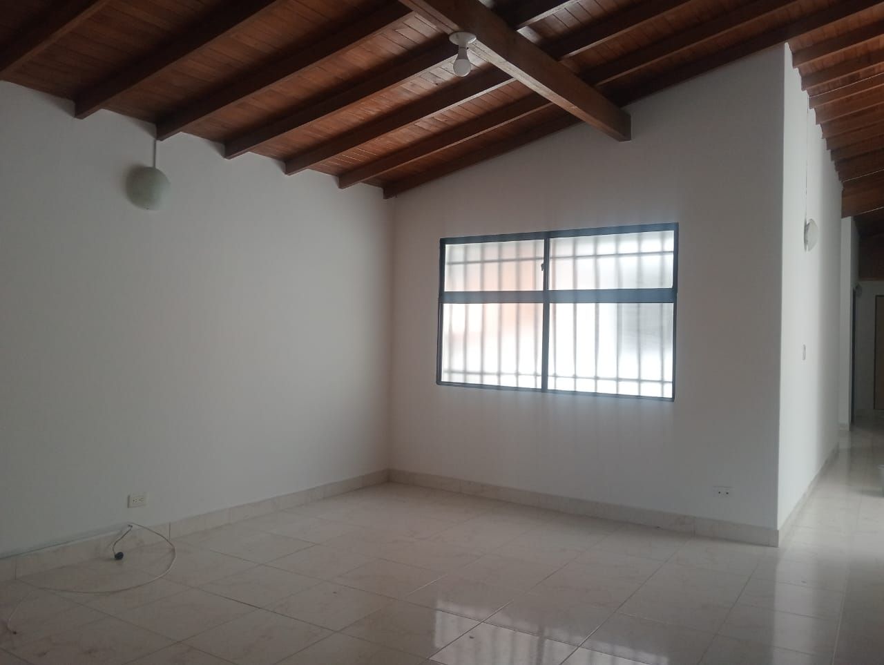 Casa en arriendo Antioquia Medellín Lorena 200 m2 Habitaciones 4 Baños 2 Garajes 0 Precio $4300000